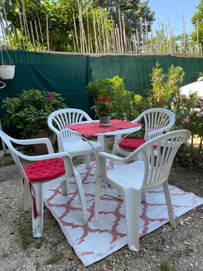 Cote Court Bed & Breakfast L'Isle-sur-la-Sorgue Bagian luar foto
